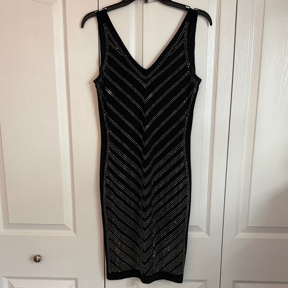 Carmen Marc Valvo Dresses & Skirts - Carmen Marc Valvo Black V-Neck Mini Dress